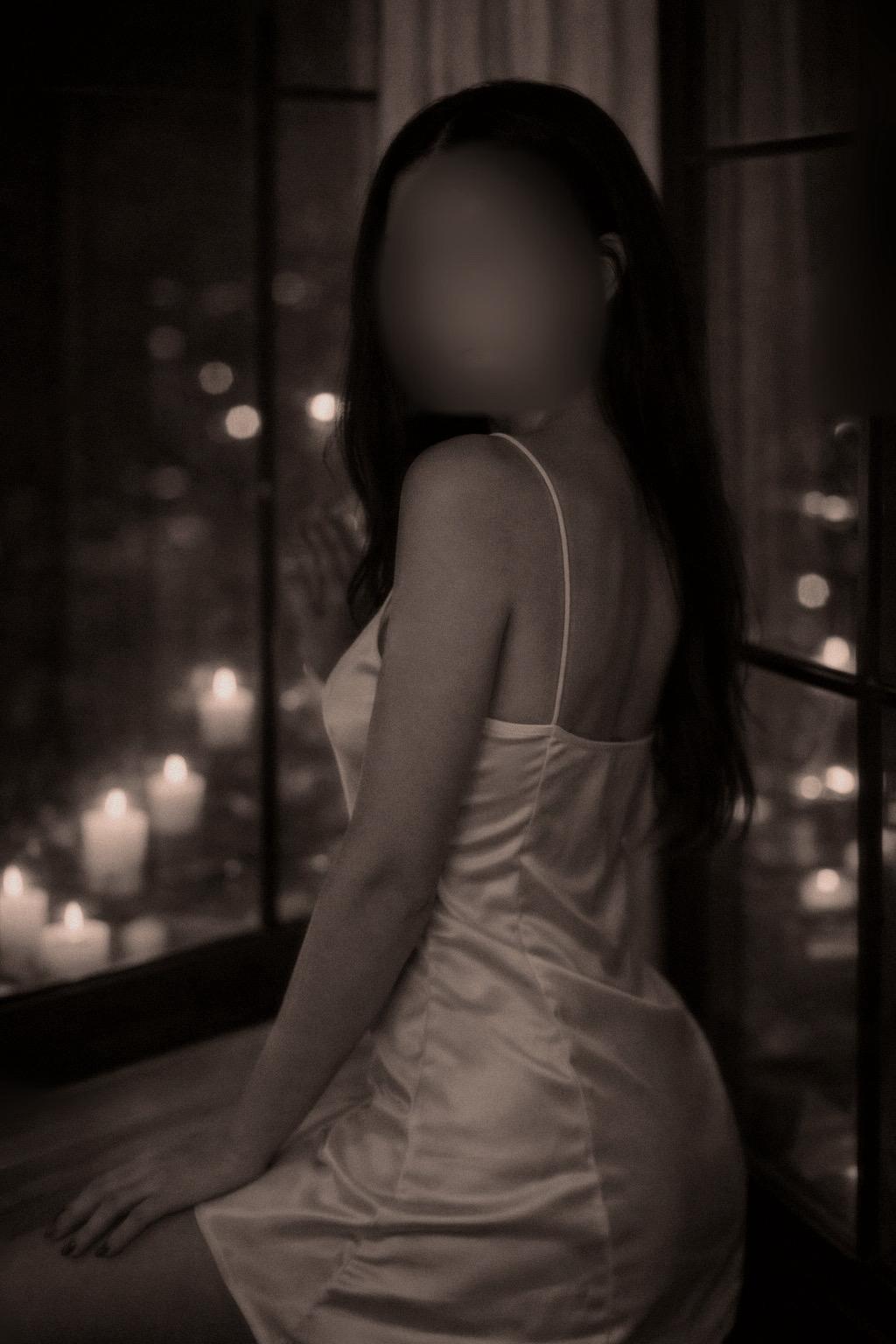 Massage érotique Paris chambre privée Isis Aurena